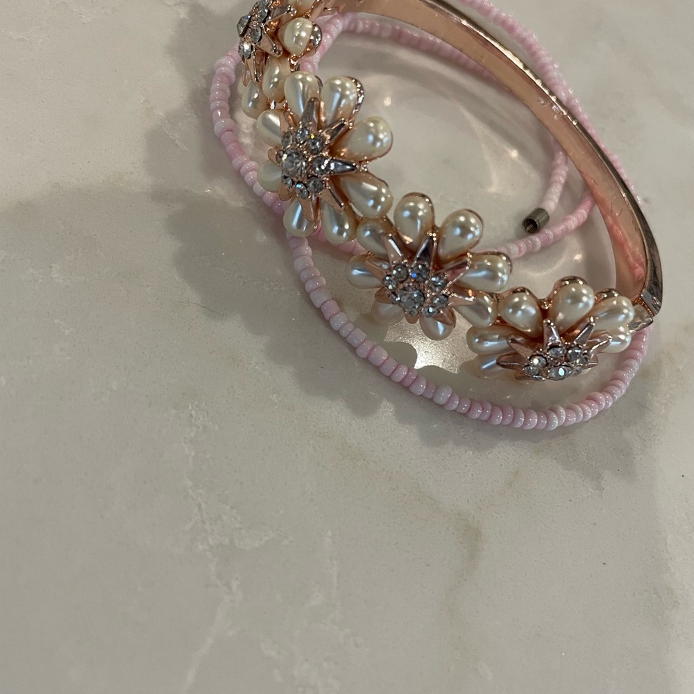 Elegant pink floral Pearl bracelet set